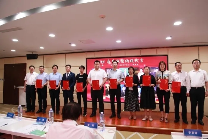 《赤峰颁布》：20位企业家获聘赤峰“诚信纳税代言人”