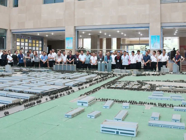 山东大学经济钻研院携带培训班人员光临集团冠威园区参观进建